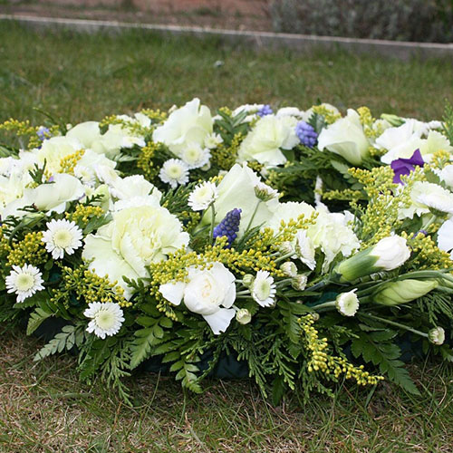 Entwine Bespoke Celebrant offer bespoke ceremonies for any part of life's journey. Whether it be weddings, naming ceremonies or funerals, Entwine offer their services in Perth, Dundee, Fife and wider Scotland area.